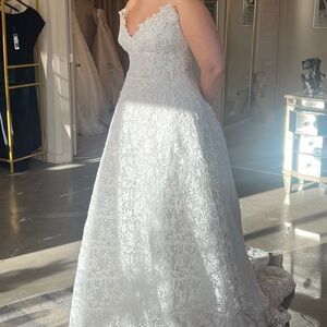 ISO! Monique Lhuillier Elle Wedding dress